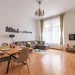 Maximilian Budapest