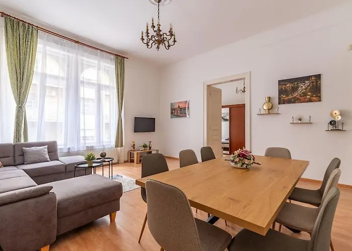 Maximilian Budapest