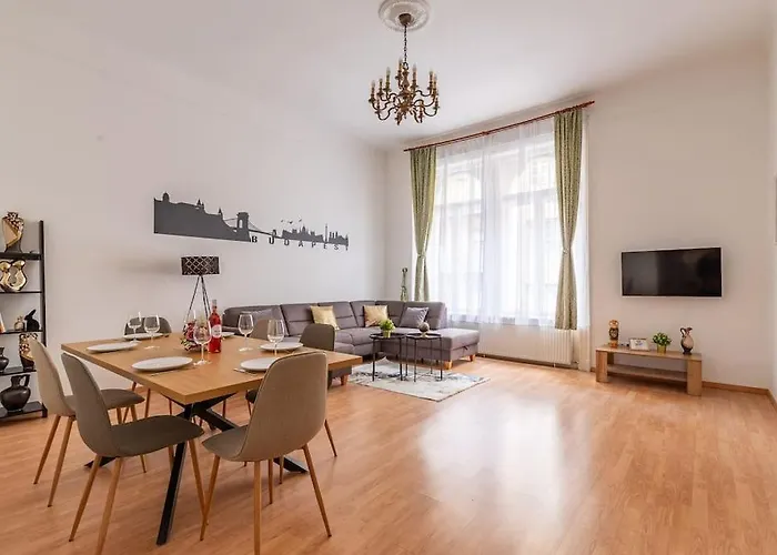 Maximilian Budapest