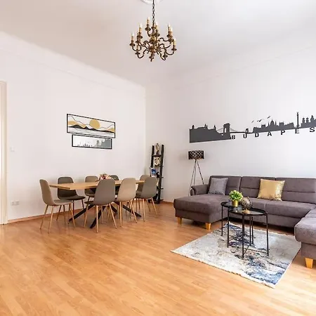 Apartament Maximilian *